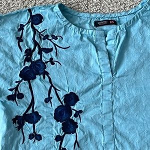 Patterned light blue blouse; (Extra Small)